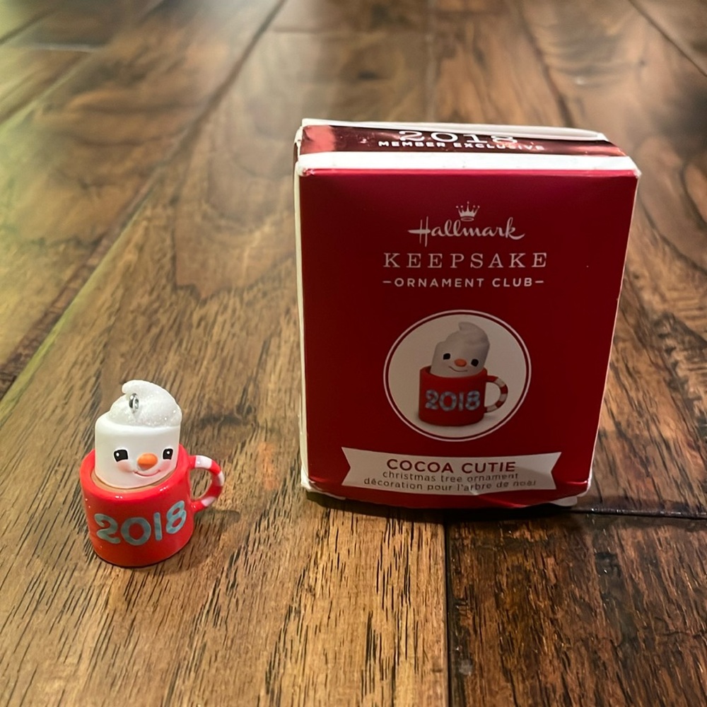 Hallmark 2018 Cocoa Cutie Marshmallow MINI KOC Member Keepsake Ornament